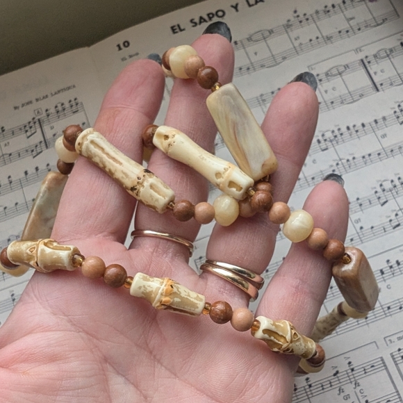 Elegant Beaded Necklace in Cream and Brown - Picture 7 of 7